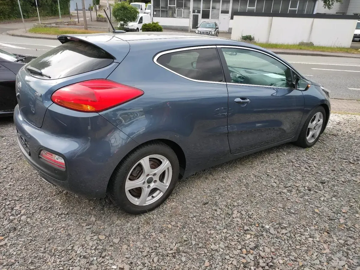 Usado Kia Ceed 128 CV (94 kW) 2013 Andere farben Utilitario