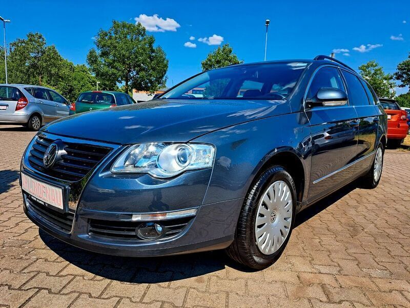 Grau Gebraucht 2009 VW Passat S Kombi | 6.996 € (Teuer) - Bild 1/4