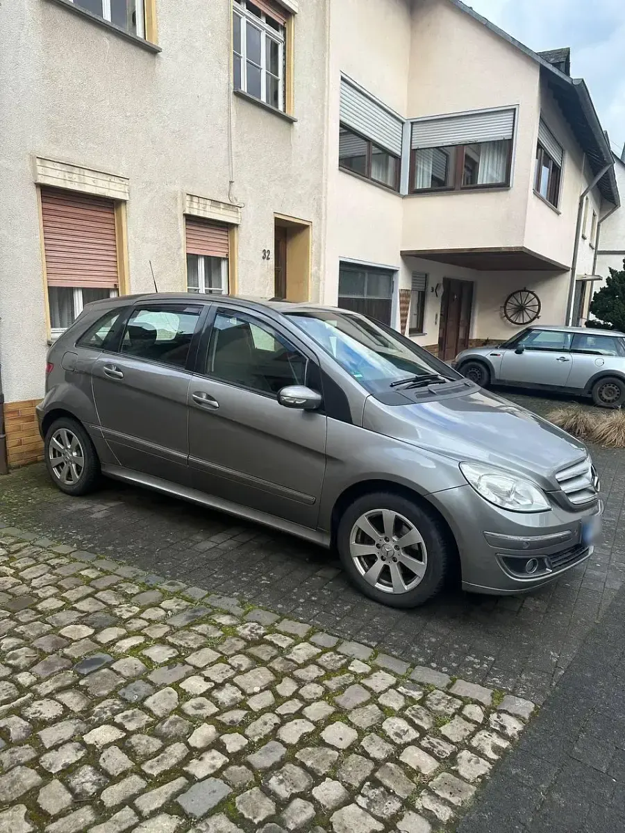 Gebraucht Mercedes B200 136 PS (100 kW) 2006 Grau Van / Kleinbus