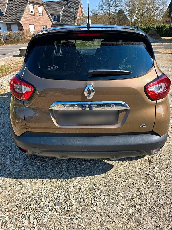 Używany Renault Captur Elysee 110 KM (80 kW) 2016 Brązowy SUV