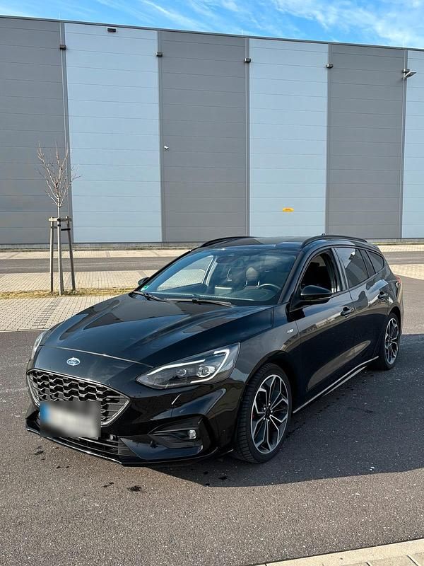 Schwarz Gebraucht 2018 Ford Focus ST-Line Kombi | 12.000 € (Fairer Preis) - Bild 1/4