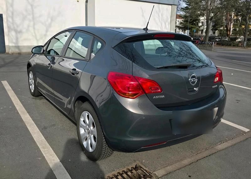 Gebraucht Opel Astra 140 PS (102 kW) 2012 Grau Kombi