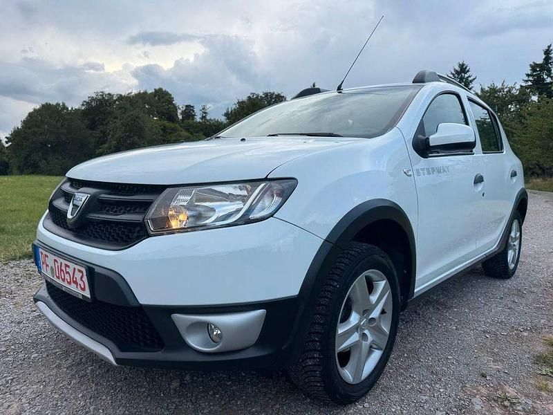 Weiß Gebraucht 2013 Dacia Sandero Stepway Ambiance Kleinwagen | 4.500 € (Guter Preis) - Bild 1/4