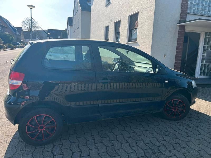 Gebraucht VW Fox 54 PS (39 kW) 2008 Schwarz Kleinwagen