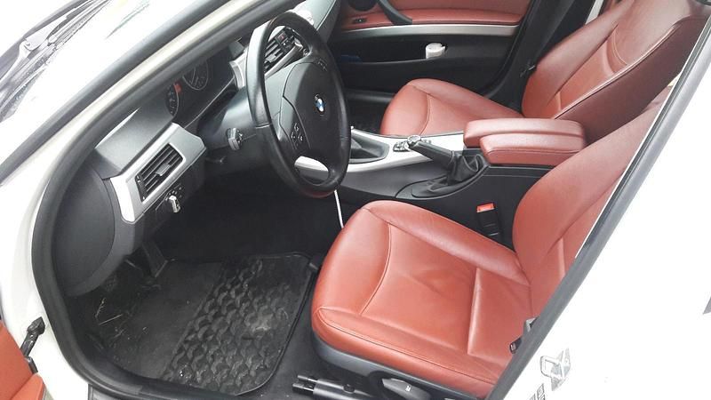 Gebraucht BMW 320 184 PS (135 kW) 2011 Weiß Kombi