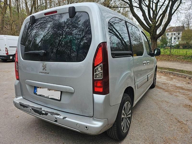 Gebraucht Peugeot Partner Tepee Active 120 PS (88 kW) 2018 Grau Van / Kleinbus