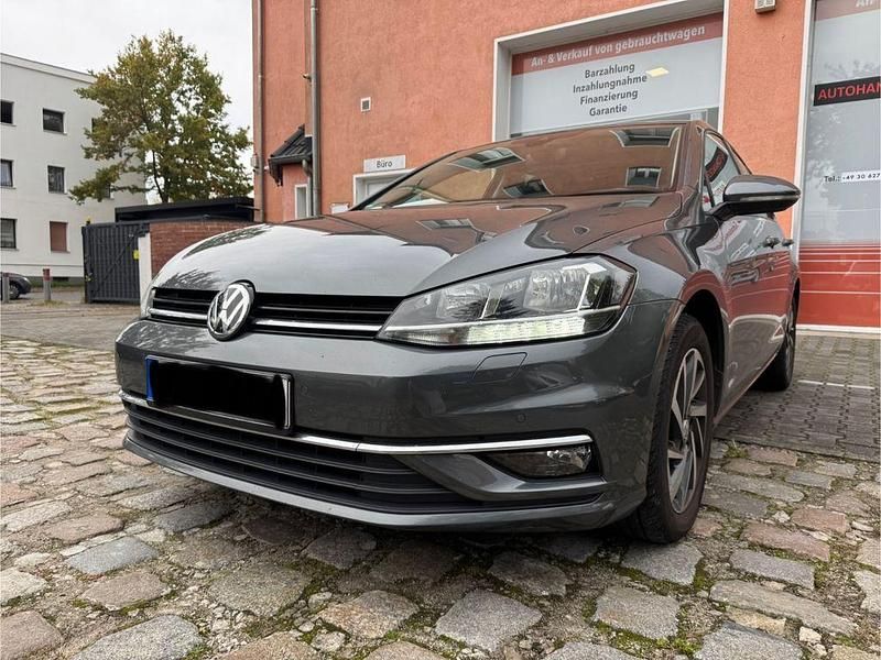 Grau Gebraucht 2018 VW Golf VII Sound Limousine | 9.400 € (Fairer Preis) - Bild 1/4