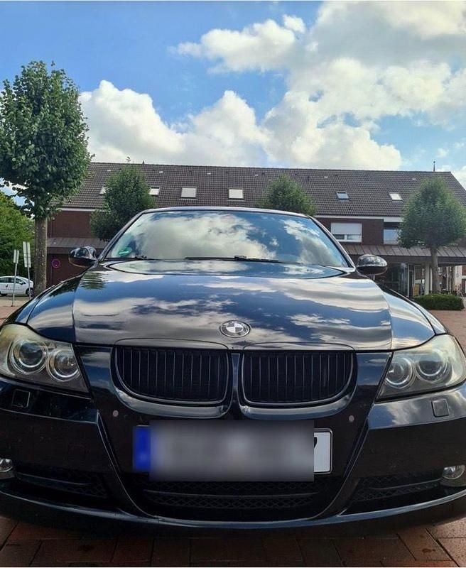 Gebraucht BMW 320 150 PS (110 kW) 2007 Schwarz Limousine