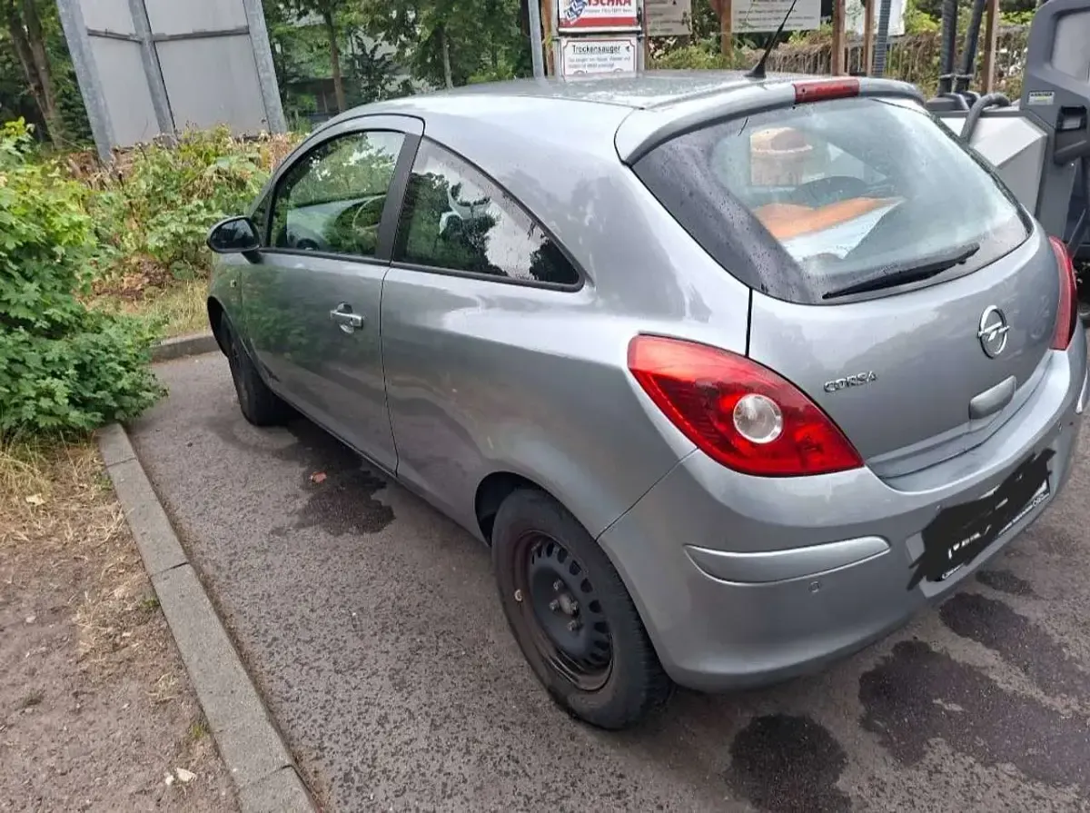 Gebraucht Opel Corsa Active 87 PS (63 kW) 2013 Silber Kleinwagen
