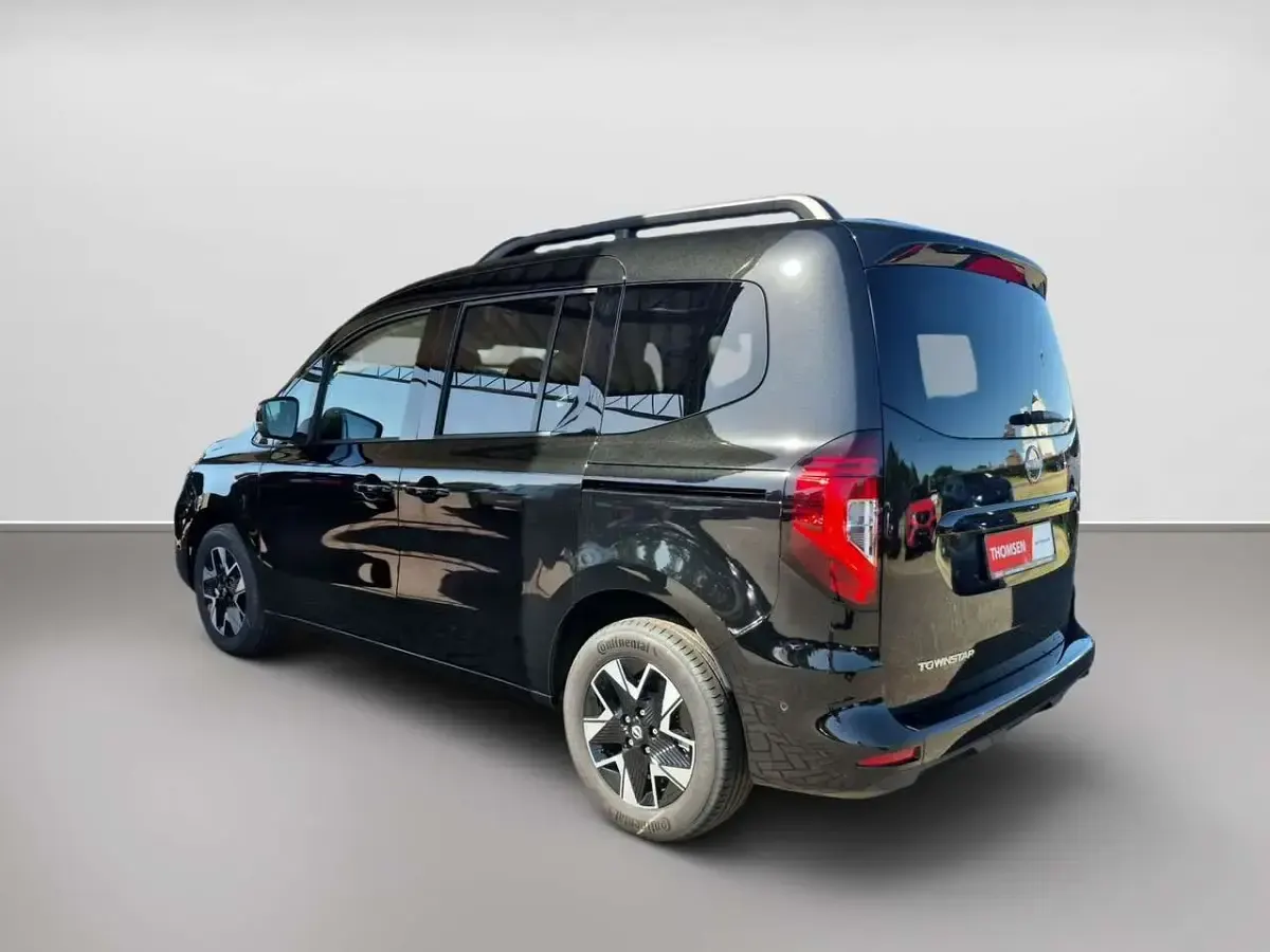 Neu Nissan Townstar Tekna 131 PS (96 kW) 2026 Schwarz Kombi