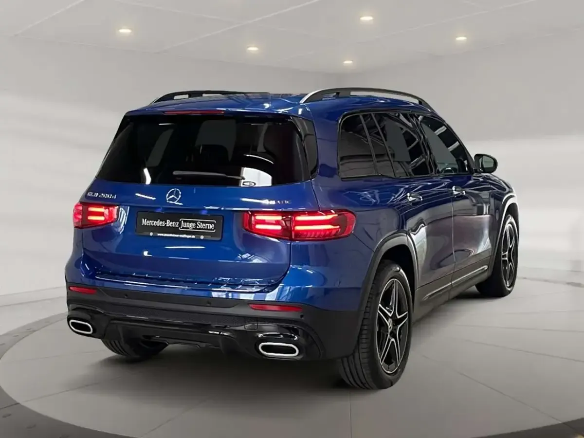 Gebraucht Mercedes GLB200 AMG 150 PS (110 kW) 2025 Blau SUV