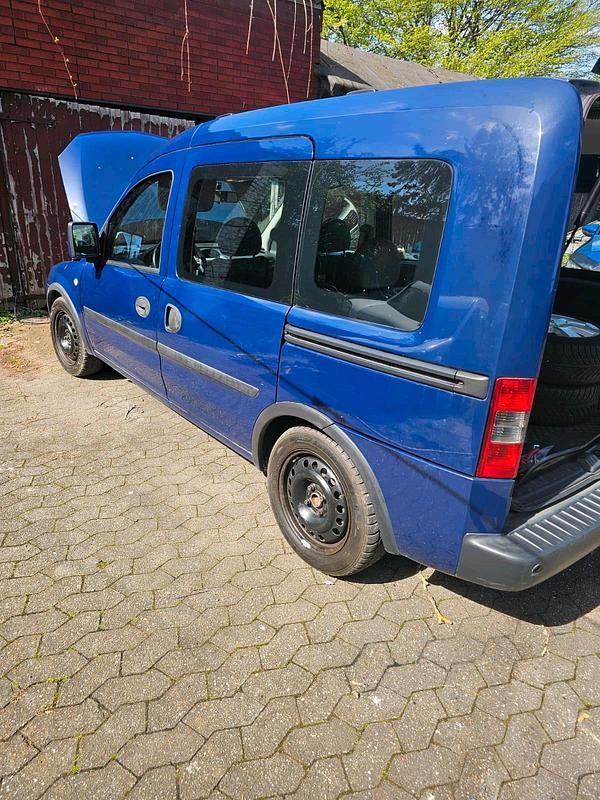 Second-hand Opel Combo 97 CP (71 kW) 2006 Albastru Monovolum