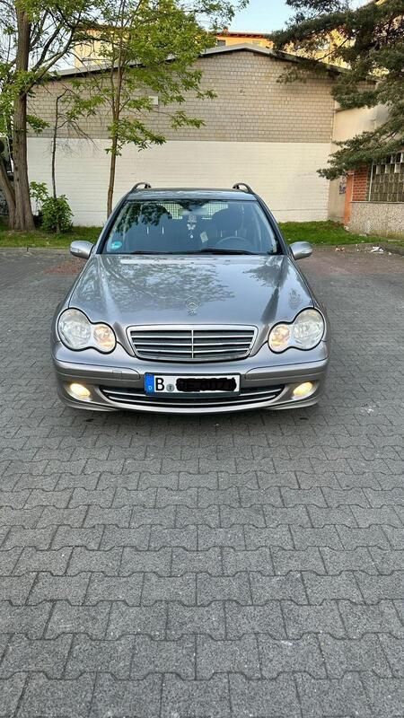 Grau Gebraucht 2005 Mercedes 180 Limousine | 4.500 € - Bild 1/4