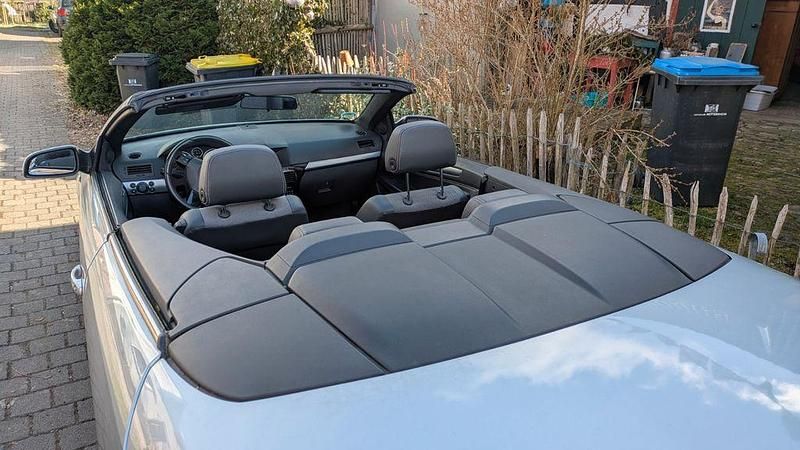 Gebraucht Opel Astra Cabriolet 116 PS (85 kW) 2007 Silber Cabrio