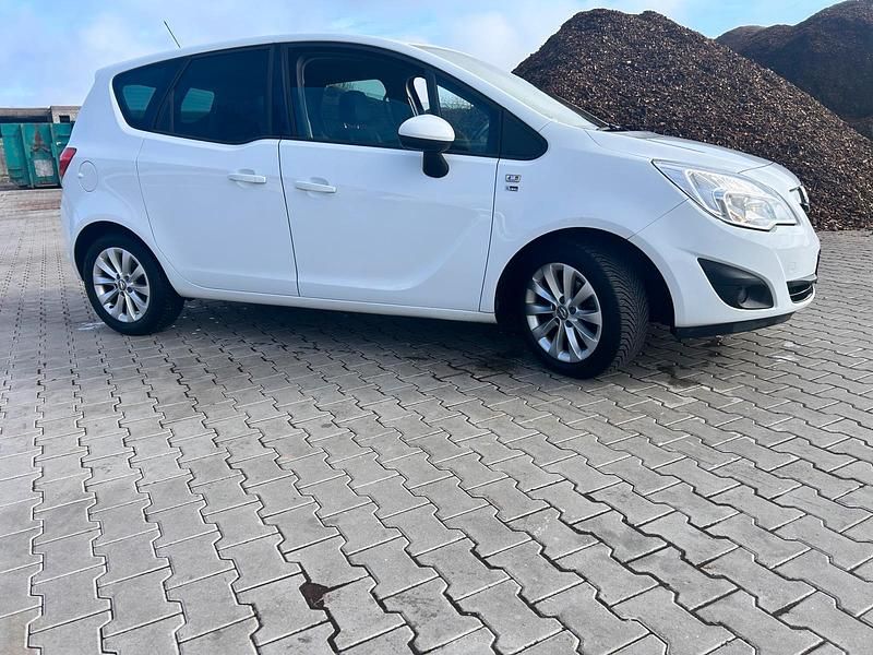 Gebraucht Opel Meriva 100 PS (73 kW) 2012 Weiß Van / Kleinbus