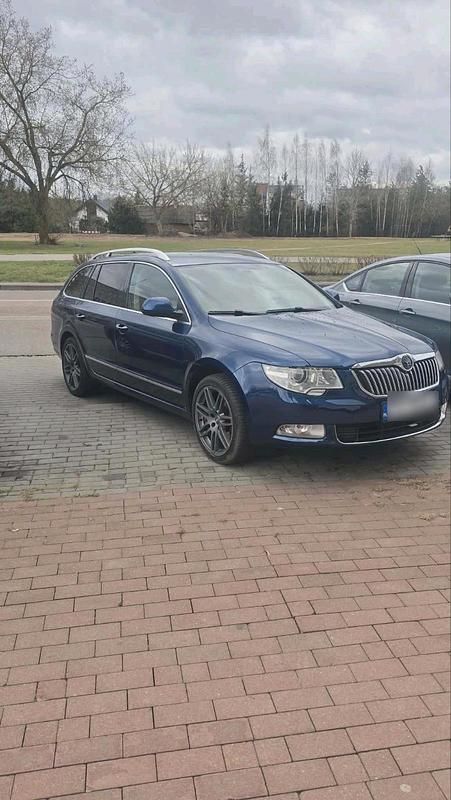 Gebraucht Skoda Superb 160 PS (117 kW) 2011 Blau Kombi