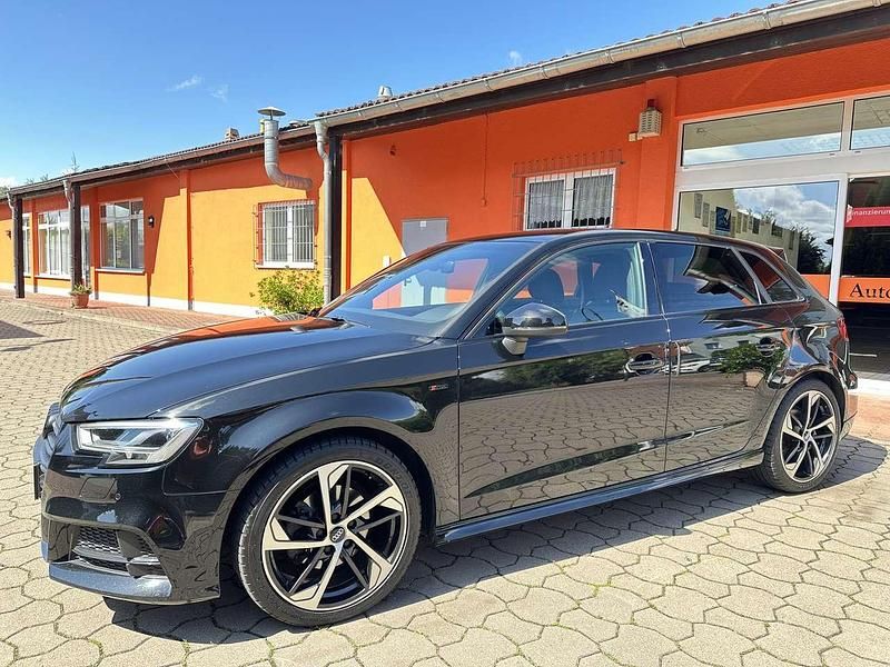 Mythosschwarz Gebraucht 2020 Audi A3 S-Line Limousine | 21.850 € (Fairer Preis) - Bild 1/4