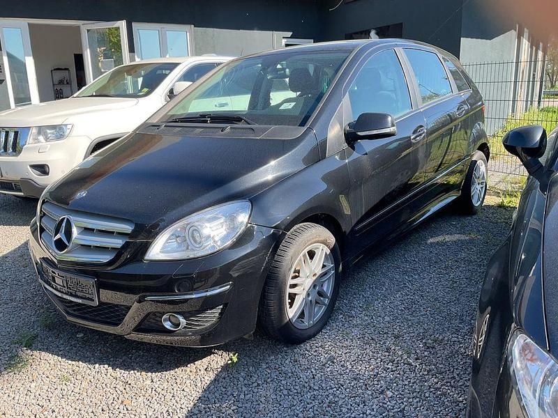 Gebraucht Mercedes 200 140 PS (102 kW) 2010 Schwarz SUV