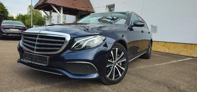 Blau Gebraucht 2020 Mercedes E300 Kombi | 19.500 € (Fairer Preis) - Bild 1/4