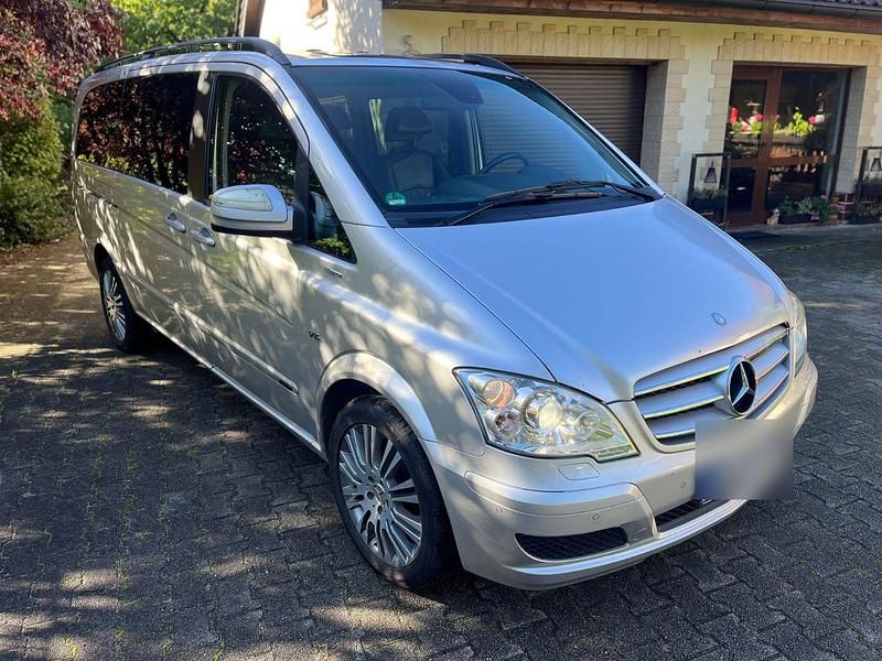 Silber Gebraucht 2011 Mercedes Viano Edition Van / Kleinbus | 19.490 € (Fairer Preis) - Bild 1/4