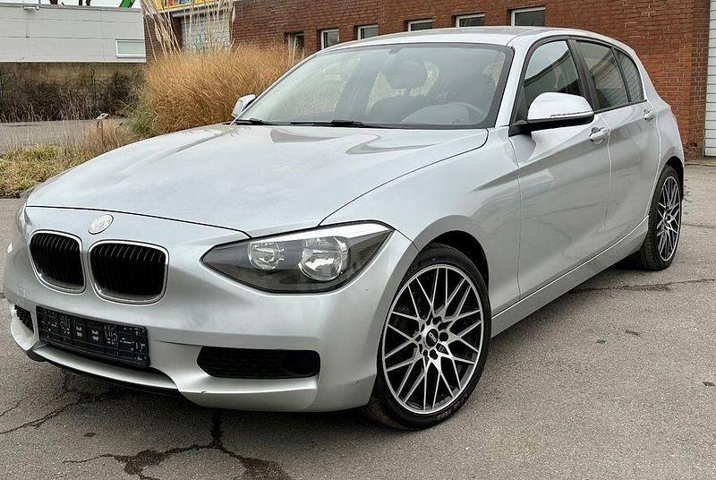 Silber Gebraucht 2011 BMW 116 Kleinwagen | 5.490 € (Fairer Preis) - Bild 1/4