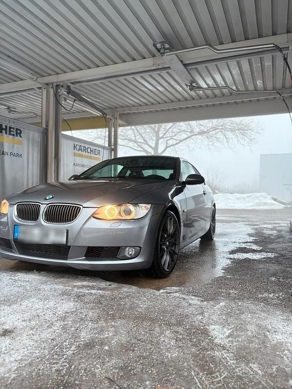 Gebraucht BMW 330 231 PS (169 kW) 2009 Grau Coupé