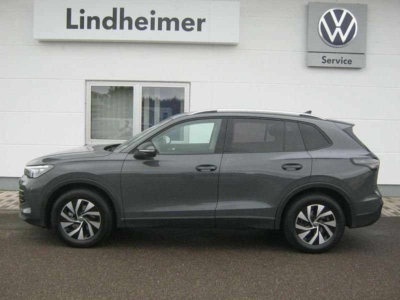 Delfingrau metallic Gebraucht 2024 VW Tiguan Life SUV | 37.290 € (Teuer) - Bild 1/4