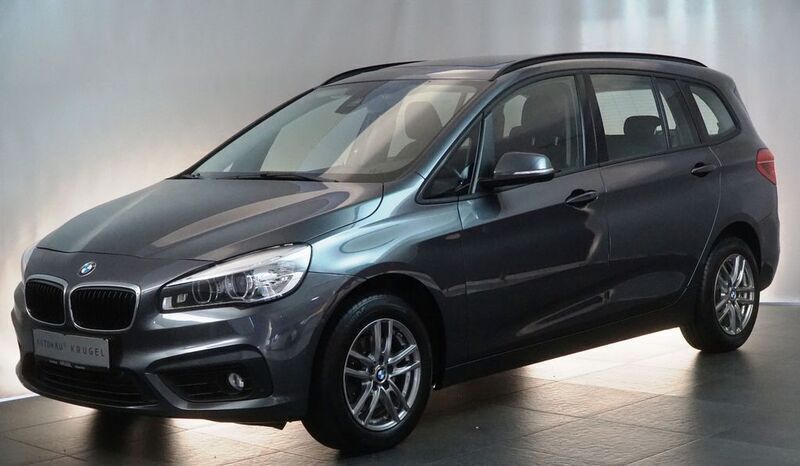 Grau Gebraucht 2018 BMW 218 Gran Tourer Advantage Van / Kleinbus | 19.990 € (Teuer) - Bild 1/4