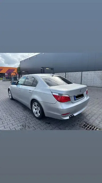 Gebraucht BMW 520 170 PS (125 kW) 2005 Silber Limousine