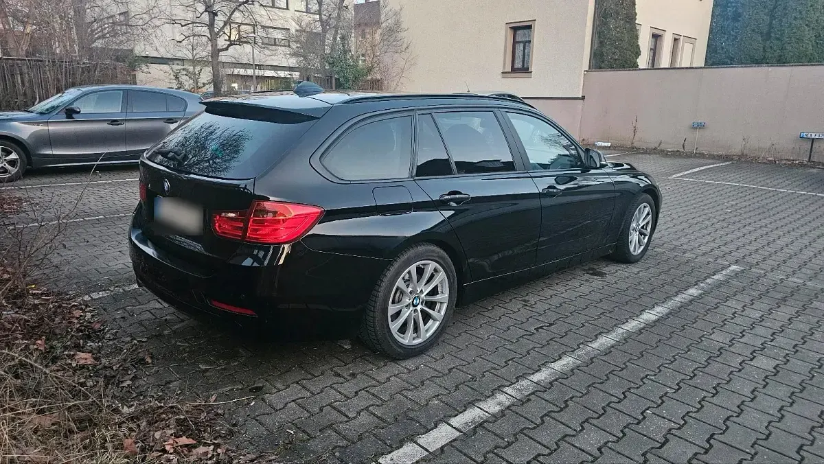Gebraucht BMW 320 184 PS (135 kW) 2012 Schwarz Kombi