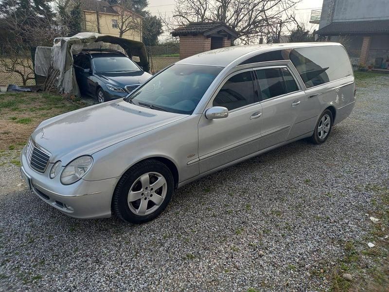 Gebraucht Mercedes E270 177 PS (130 kW) 2005 Silber Limousine