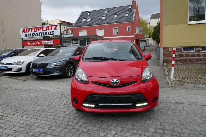 Gebraucht Toyota Aygo Cool 68 PS (50 kW) 2014 Rot Kleinwagen
