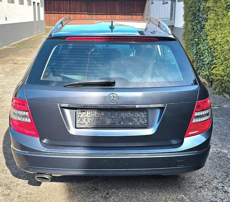 Gebraucht Mercedes C200 Elegance 184 PS (135 kW) 2009 Grau Limousine