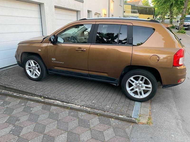 Gebraucht Jeep Compass Limited 136 PS (100 kW) 2011 Braun SUV