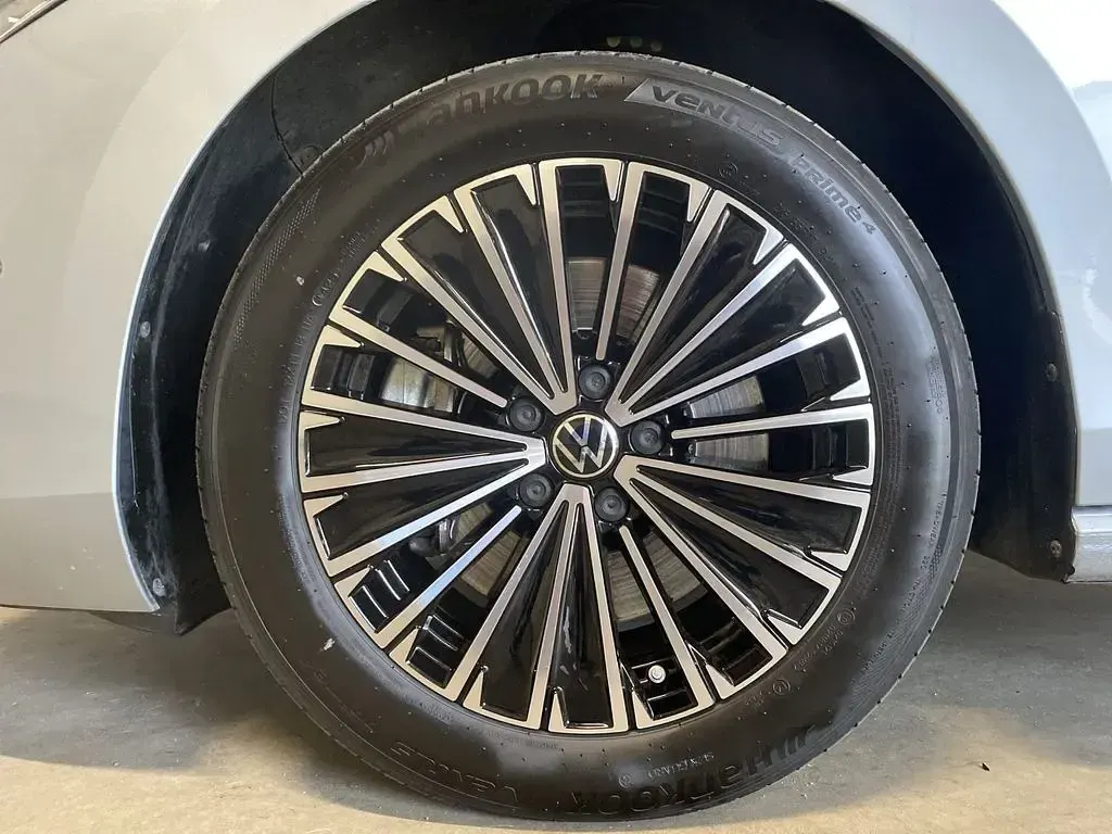 Gebraucht VW Passat Elegance 193 PS (141 kW) 2025 Silber Kombi