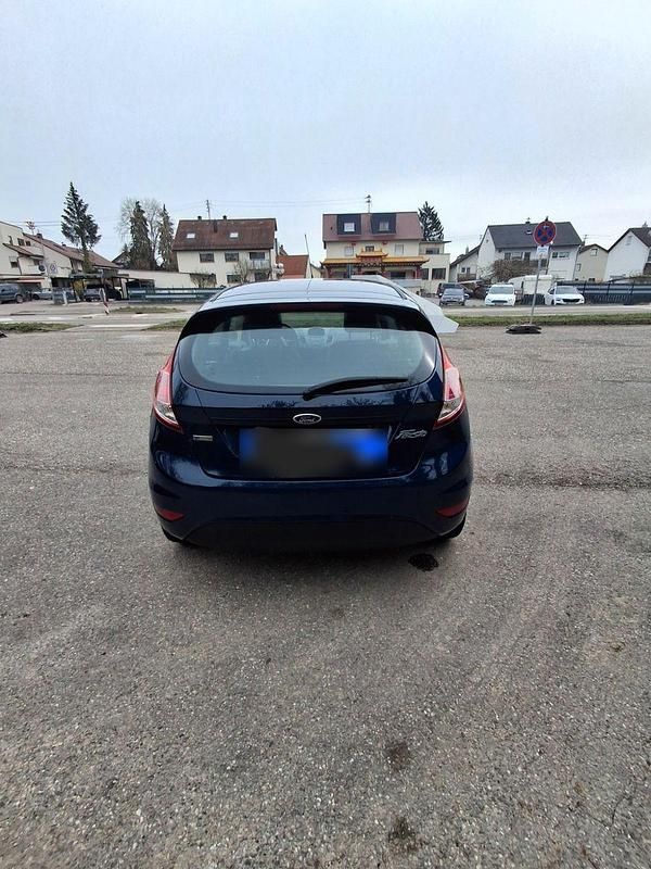Gebraucht Ford Fiesta Trend 101 PS (74 kW) 2016 Blau Kleinwagen