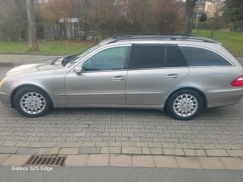Gebraucht Mercedes E220 150 PS (110 kW) 2005 Grau Kombi