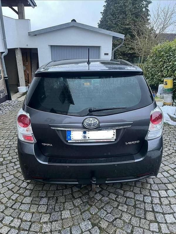 Gebraucht Toyota Verso Skyview Edition 150 PS (110 kW) 2015 Grau Van / Kleinbus