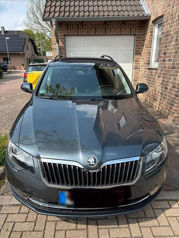 Gebraucht Skoda Superb Elegance 125 PS (91 kW) 2014 Grau Kombi