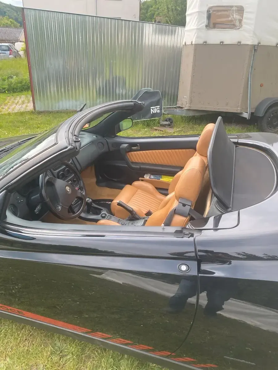 Second-hand Alfa Romeo Spider 150 CP (110 kW) 1998 Negru Cabrio