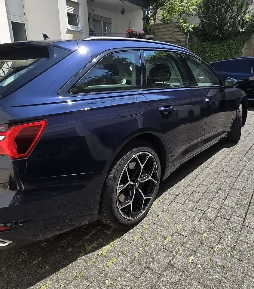 Gebraucht Audi A6 Basis 245 PS (180 kW) 2022 Blau Kombi