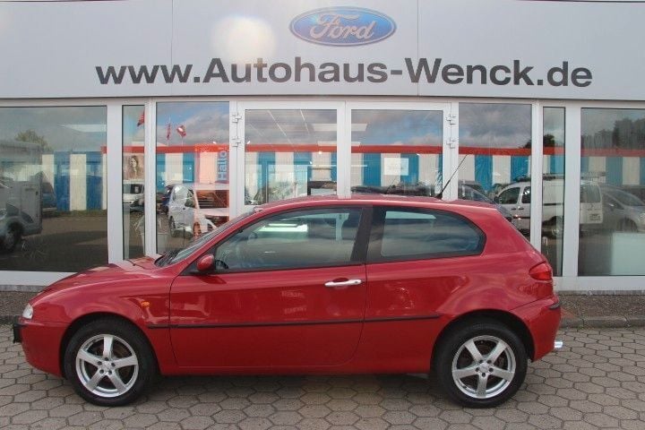 Rot Gebraucht 2001 Alfa Romeo 147 Kleinwagen | 890 € (Fairer Preis) - Bild 1/4