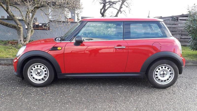 Rot Gebraucht 2012 Mini ONE Kleinwagen | 3.600 € (Fairer Preis) - Bild 1/4