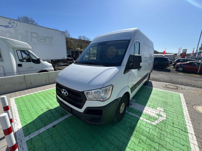 Weiß Gebraucht 2016 Hyundai H 350 Van | 5.900 € (Fairer Preis) - Bild 1/4
