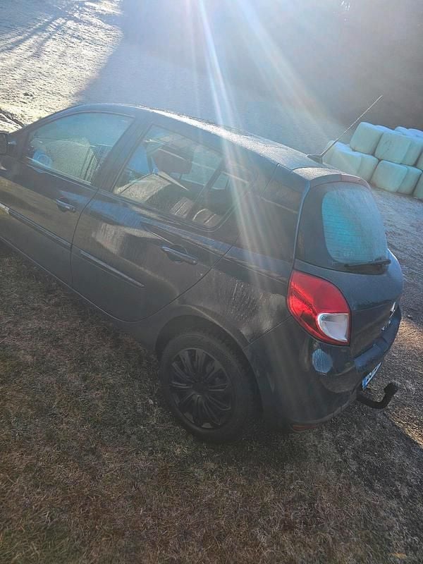 Blau Gebraucht 2012 Renault Clio IV Kleinwagen | 5.000 € (Fairer Preis) - Bild 1/4