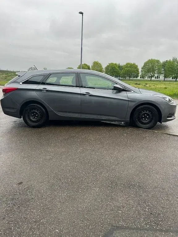 Gebraucht Hyundai i40 Classic 135 PS (99 kW) 2017 Grau Limousine