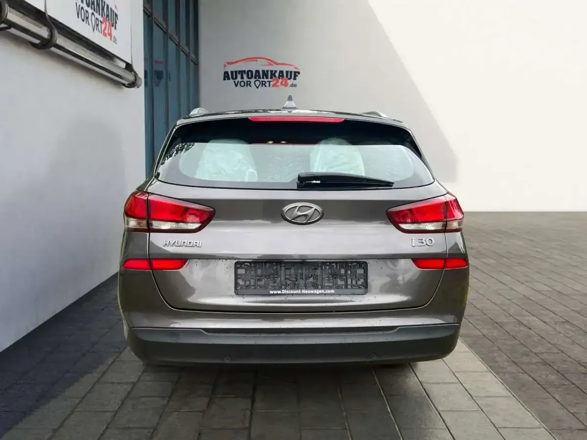 Gebraucht Hyundai i30 Trend 140 PS (102 kW) 2018 Moon rock Kombi