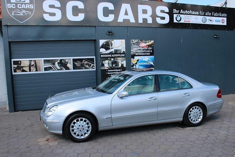 Silber Gebraucht 2002 Mercedes E240 Limousine | 6.999 € (Etwas zu teuer) - Bild 1/4