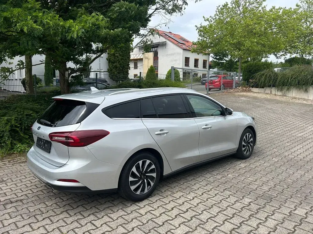 Gebraucht Ford Focus Titanium X 125 PS (91 kW) 2024 Silber Limousine