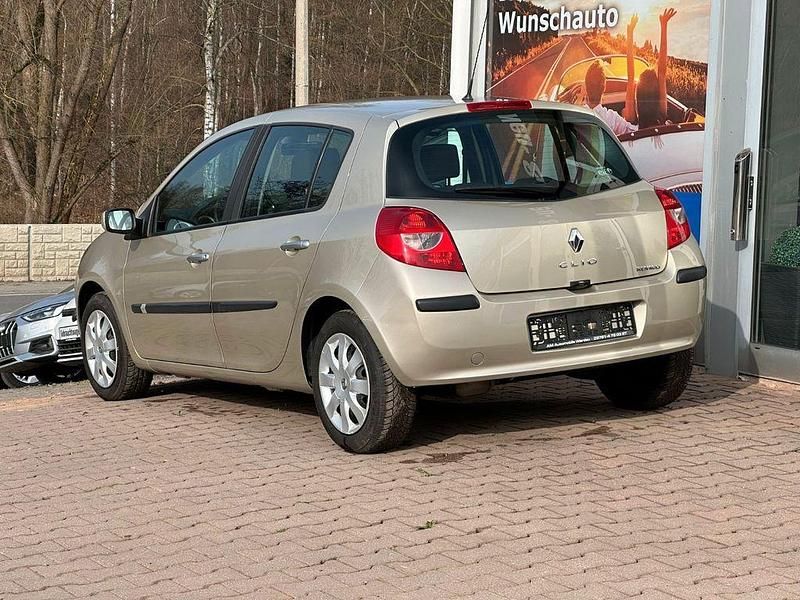 Gebraucht Renault Clio III Dynamique 88 PS (64 kW) 2007 Braun Limousine
